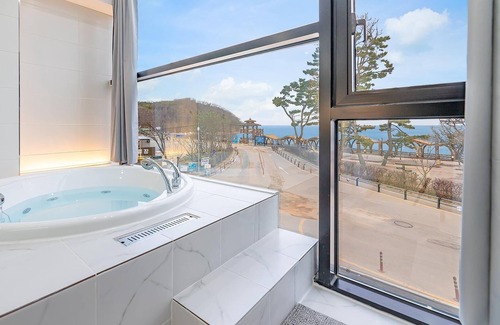 Suwon Casa | Yeongheongdo Badanoel spa Pension