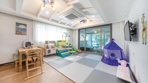 Dolsan-eup Casa | Yeosu Bebeolleh Pension