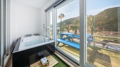 Dolsan-eup Casa | Yeosu Bebeolleh Pension