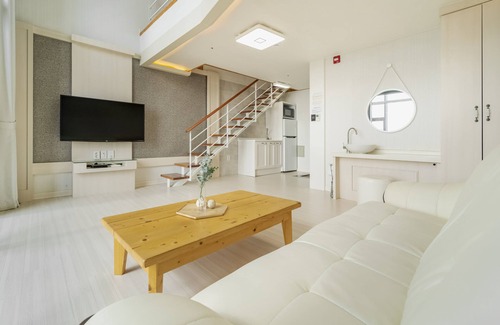 Dolsan-eup Condominio | Yeosu Sunset Hostel and Pension