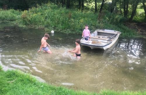 Stoke-sub-Hamdon Otro | Yeovil Accomodation Business & Pleasure, 2 dble Bedrooms, Bathroom en-suite, Kitchen, Lounge, Diner, Garden, 365 acres Forest & Streams, Workers huts available with lrge Van parking