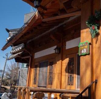 Paldal-gu Casa | Yeoyeoje - Hanok Accommodation with the atmosphere of Hwaseong Fortress Road in Suwon, a UNESCO World Heritage