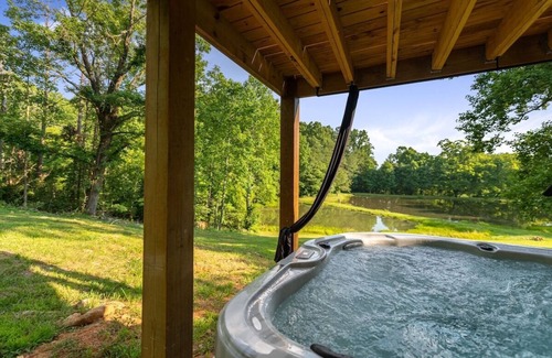 Owl Town Retreat Cabina | Yeshua's Place - Peace On Tranquil Golden Ponds