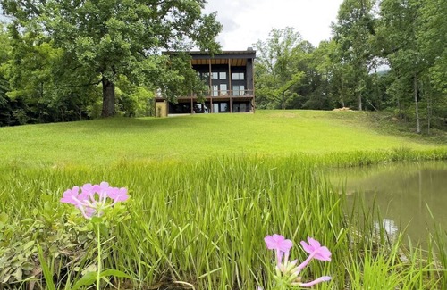 Owl Town Retreat Cabina | Yeshua's Place - Peace On Tranquil Golden Ponds