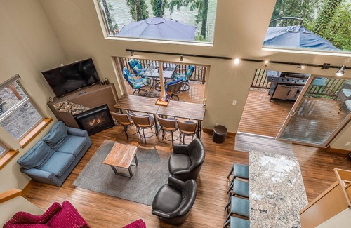 Gold Bar Casa | Compuesto Yeti: ¡DOS casas frente al río para 10 huéspedes y mascotas cada una con cocina completa, bañera de hidromasaje y más!