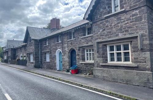 Defynnog Casa | Yew Tree Cottage, 3 bedroom, 4 Church Row Defynnog