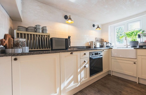 New Forest District Cabaña | Yew Tree Cottage - detached cob cottage in the heart of Nomansland.
