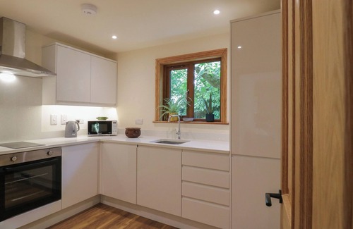 Dartford Cabaña | YEW TREE COTTAGE, family friendly, with pool in Dartford