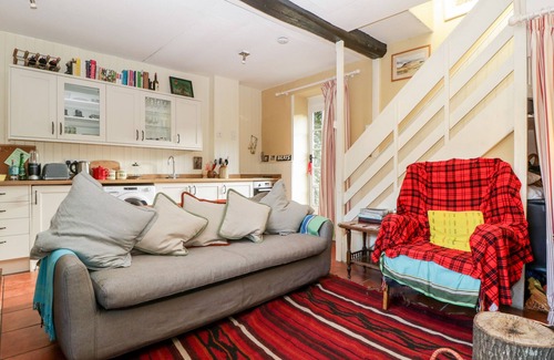 Docklow Cabaña | YEW TREE COTTAGE, pet friendly, with open fire in Leominster