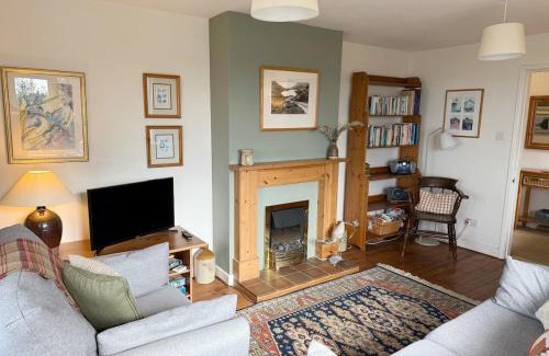 Malvern Casa | Yew Tree Cottage - walks from the door