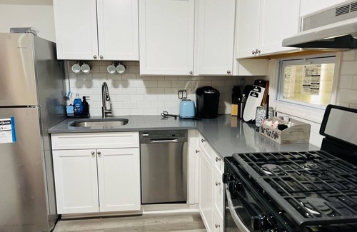 Bloomfield Casa | 💛 Yew Villa 💛 Cozy 2 BR Central Location