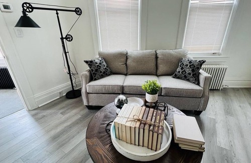 Bloomfield Casa | 💛 Yew Villa 💛 Cozy 2 BR Central Location