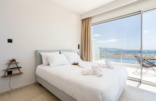 Kalamata Marina Apartamento | Yin & Yang Studio, Marina Hideout in Kalamata (B3)