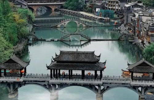 Fenghuang Casa | YiQuan RIVERVIEW B&B