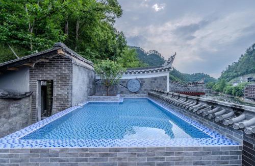 Fenghuang Casa | YiQuan RIVERVIEW B&B