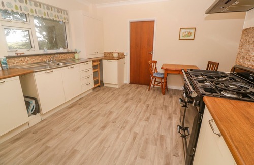 Rosudgeon Casa | YNGYWIDDEN, pet friendly, character holiday cottage in Rosudgeon