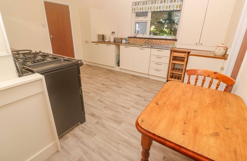 Rosudgeon Casa | YNGYWIDDEN, pet friendly, character holiday cottage in Rosudgeon