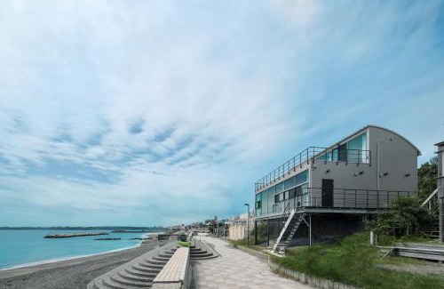 Yokosuka Casa | Yokosuka Sky Grey -横須賀のビーチフロントベース-