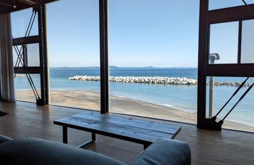 Yokosuka Casa | Yokosuka Sky Grey -横須賀のビーチフロントベース-