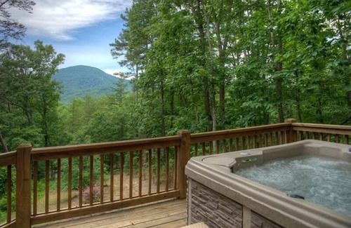 Helen Cabina | Yonah View Lodge | 2 BR Cabin w/ Spacious Decks, Hot Tub, Fire Pit, Near Helen