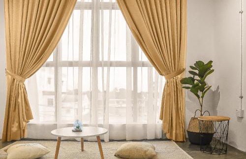 Yong Peng Casa | Yong Peng homestay 永平民宿- 3 Bedroom Shoplot converted BnB at level 1 &2, for business travellers, Street Parking, WIFI, 1 min to KFC & MCD