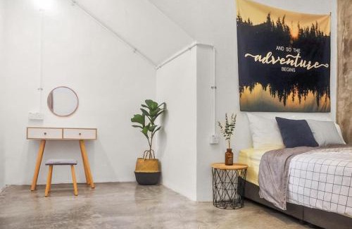 Yong Peng Casa | Yong Peng homestay 永平民宿- 3 Bedroom Shoplot converted BnB at level 1 &2, for business travellers, Street Parking, WIFI, 1 min to KFC & MCD