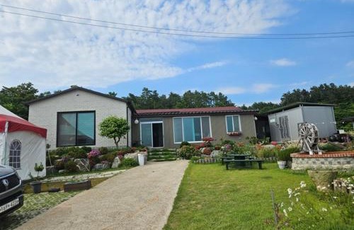 Wando Otro | Yonghyun's house