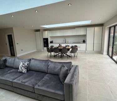 Huntington Casa | York Fields Retreat - 4 Ensuite Bedrooms