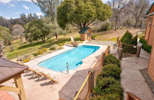 Yosemite Forks Casa | Yosemite Adventure House with Pool-hot tub-game room