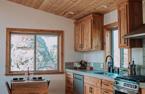 Mariposa Casa | Yosemite Area Gem. Private, Thoughtfully Designed Guesthouse for Couples