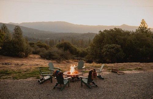 Mariposa Chalet De Esquí | Yosemite Charm by Casa Oso with spa and breathtaking views