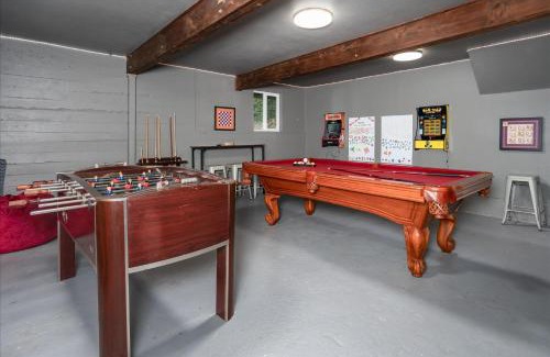 Yosemite Forks Casa | Yosemite Corner w NEW game room/Hot Tub/EV more