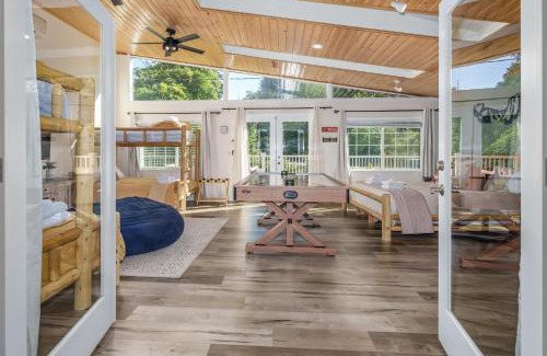 Oakhurst Casa | Yosemite Creekside Retreat with spa/games/EV Charger and more