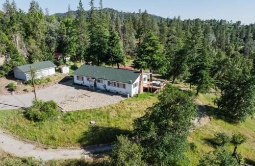 Yosemite Forks Casa | Yosemite Family Ranch w hot tub-views-EV-more!