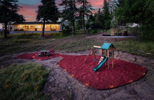 Yosemite Forks Casa | Yosemite Family Ranch w hot tub-views-EV-more!