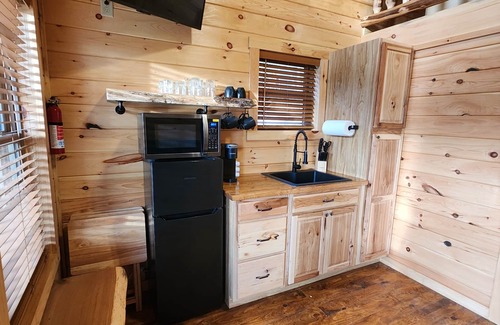 Scio Cabina | Yosemite/Lakeview -Pet Friendly- 4-6 Person Midsize Cabin
