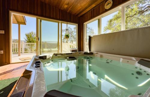Mariposa Casa | Yosemite Mountain Top Retreat Hilltop Manor Pool Spa