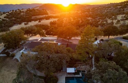 Mariposa Villa | Yosemite Mountain Top - Treetop Villa