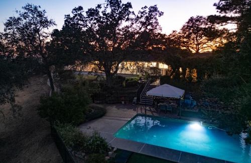 Mariposa Casa | Yosemite Mountaintop Retreat on 100 acres, 2 Homes, 2 hot tubs, pool
