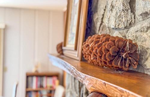 Mariposa Casa | Yosemite Mountaintop Retreat on 100 acres, 2 Homes, 2 hot tubs, pool