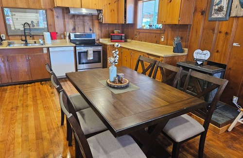 Mariposa Casa | Yosemite Nest: Refreshed Vintage Retreat conveniently located near Yosemite NP