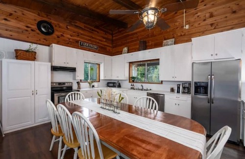 Oakhurst Casa | Yosemite Pines in Oakhurst with Hot Tub/Fireplace/Firepit/Pet Friendly