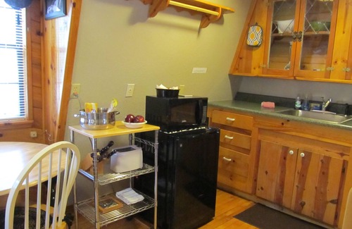 Oakhurst Cabina | "Yosemite's Suite Retreat" Gingerbread Tiny House ¡Perfecto para 2!