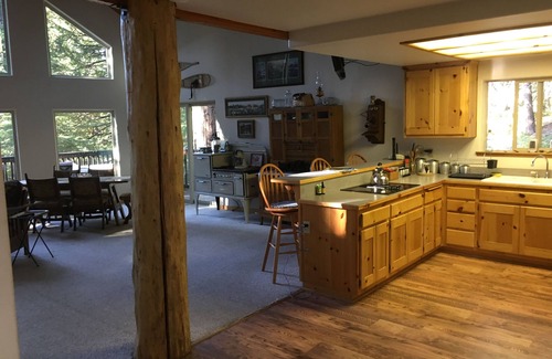 Sugar Pine Cabina | Cabaña YOSEMITE Sugar Pine, a 7 millas de la entrada sur del parque.