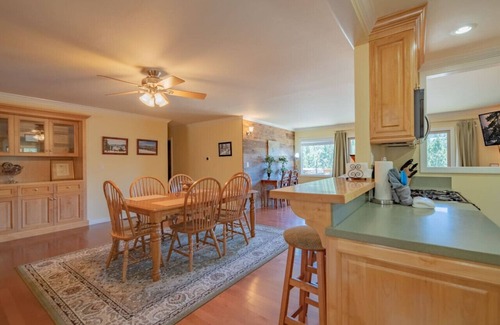 Upper Moonridge Casa | Yosemite View Retreat- Spa en Amazing Mountain Vista superior de la cubierta!