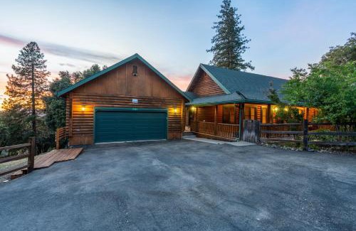 Mariposa Casa | Yosemite Villa - log cabin with spectacular views & stargazing