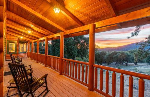 Mariposa Casa | Yosemite Villa - log cabin with spectacular views & stargazing
