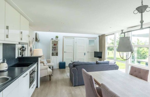 Westenschouwen Casa | You are guaranteed to unwind and relax in one of the chairs or on the comfy sofa in the central livi