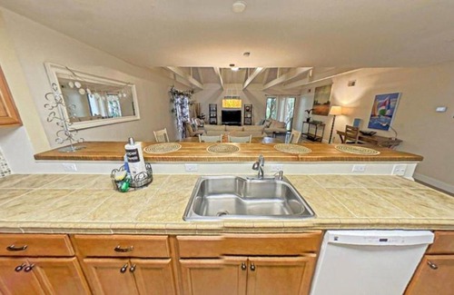 Palmetto Dunes Villa | You Beach Ya - Bright and Cheery 2 Bedroom Unit in Palmetto Dunes