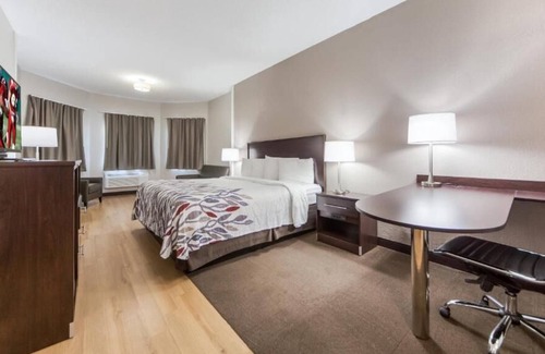 Council Bluffs Casa | You found it! On-site Pool and FREE Breakfast, Near Desert Dome Omaha Zoo